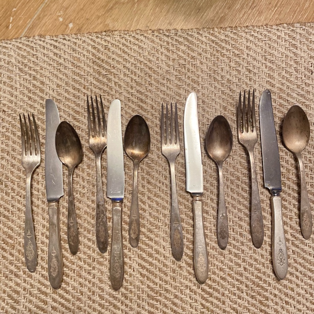 Community Plate Classic Silvertone Flatware Set of 12